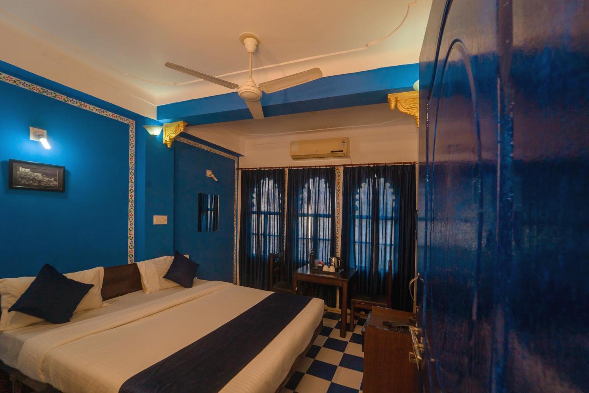 Venice View Hotel & Restaurant Udaipur Eksteriør bilde